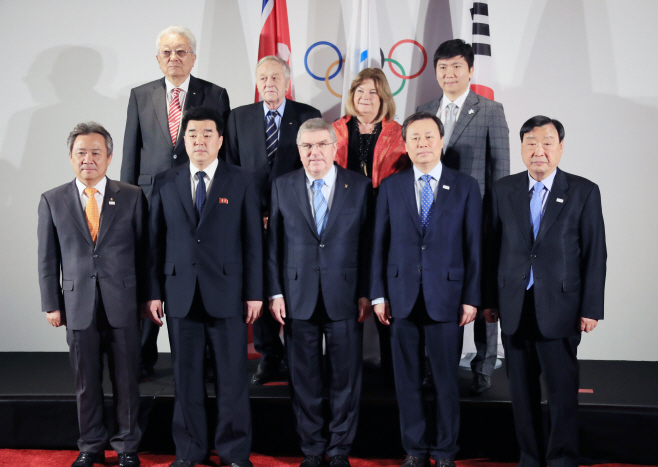 IOC 회의 참석한 남북한 대표단<YONHAP NO-5008>