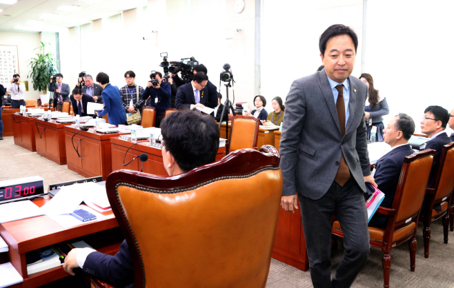 여당 의원 퇴장...법사위 파행