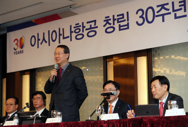 인사말하는 김수천 아시아나항공 사장<YONHAP NO-3455>