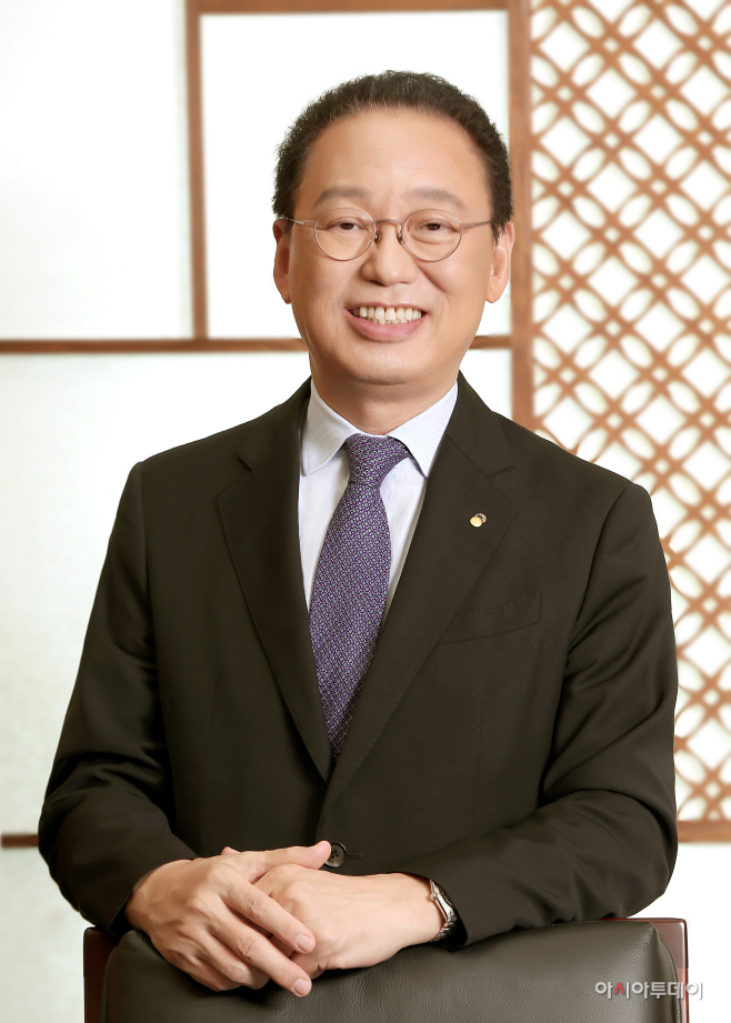 최흥식1