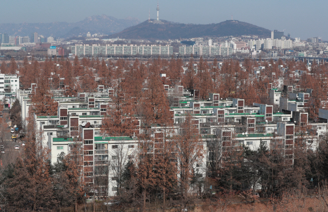 '융단폭격식' 재건축 규제…서울 아파트값 상승폭 줄어