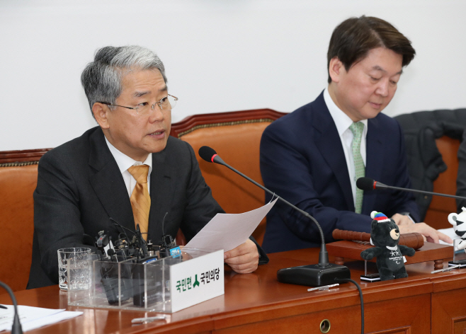 발언하는 김동철 원내대표