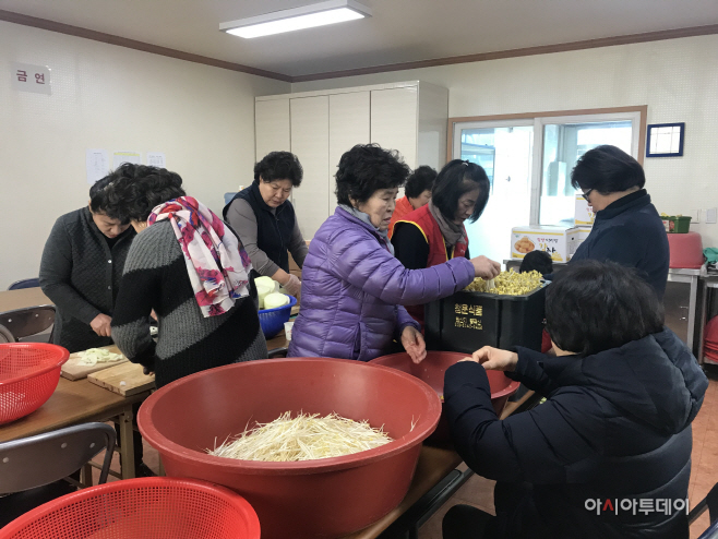 0208 밀양 단장면 자원봉사회 설맞이 굴비 나눔(2)