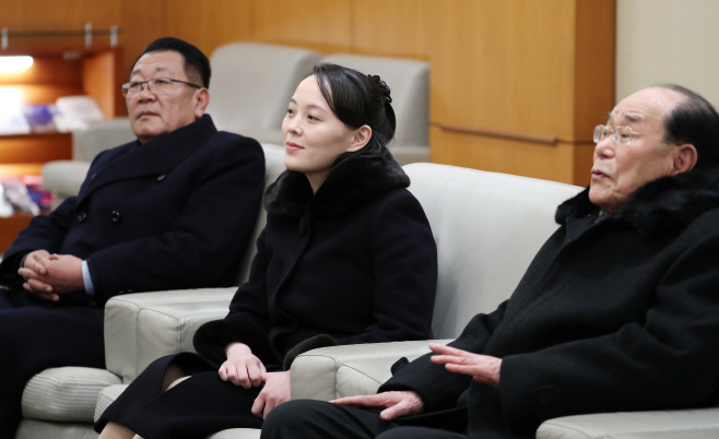 북한 김여정, '여유'