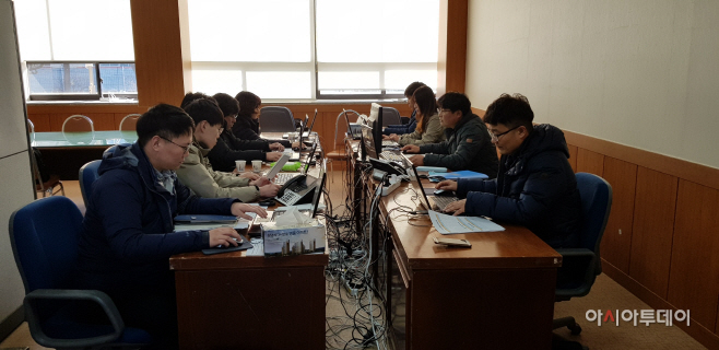 180209(소규모 주민숙원사업 담당공무원 합동작업 장면)