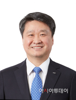 official_김학도 원장님 증명사진