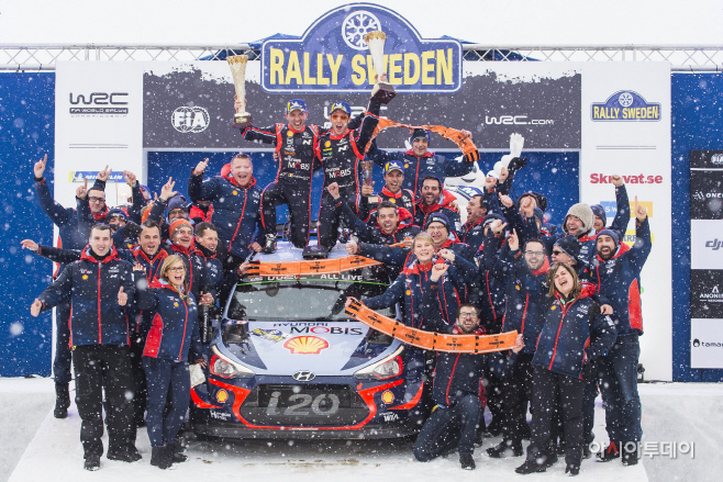 180219 (사진01) 현대차 2018 WRC 스웨덴랠리 우승