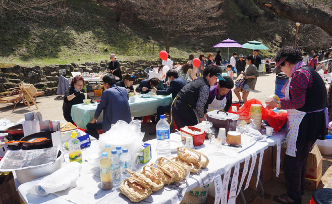 신세동 벽화마을 월영장터, 할매네 점빵
