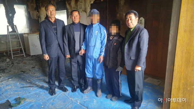 180221(장마면이장협의회 성금기탁 장면)1