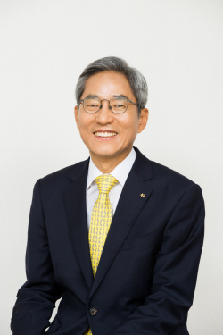 KB금융 윤종규 회장 상반신(배포)
