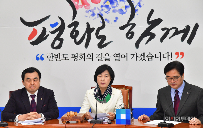 [포토] 추미애 대표 '박근혜 전 대통령 30년 구형은 당연한 결과'