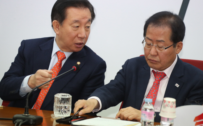 한국당 지도부 대화