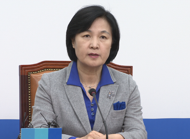 안희정 지사 관련 브리핑하는 추미애 대표