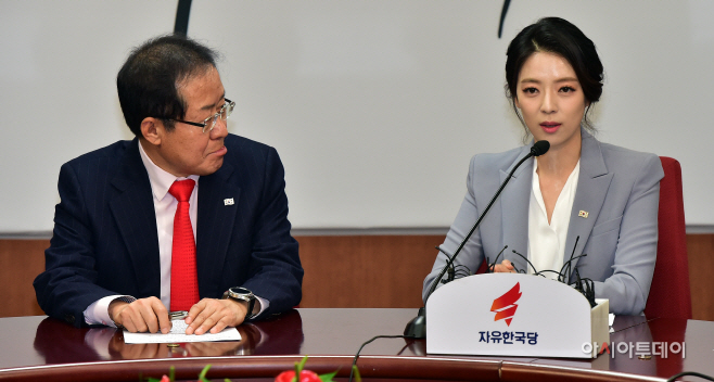 자유한국당, 영입인사 환영식
