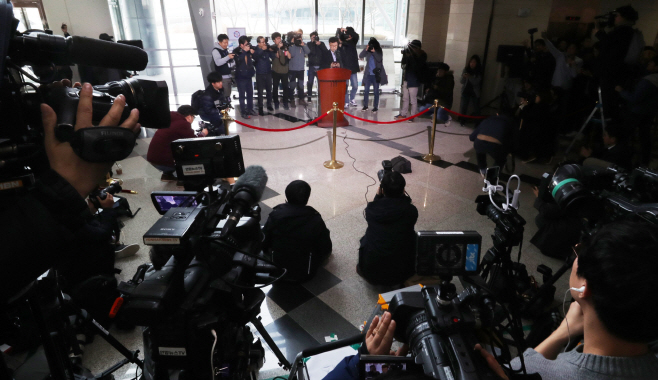 안희정 전 충남도지사 '기자회견 취소'