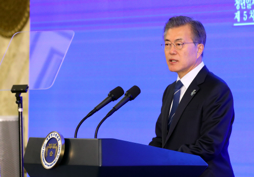 문 대통령, 청년 일자리 대책 보고대회 인사말