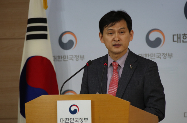 평양공연 일정 밝히는 황성운 문체부 대변인<YONHAP NO-3143>