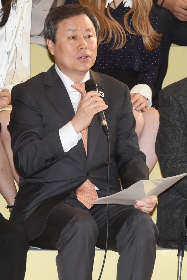 [포토] 도종환 장관, 평양 공연 멋지게하겠다