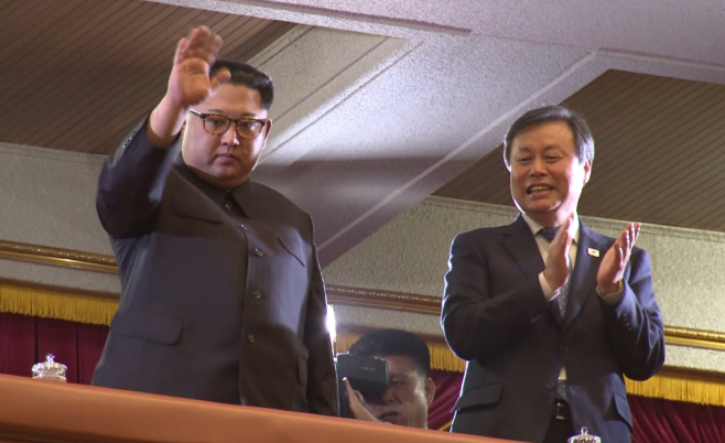 [포토] 평양 공연장 찾은 김정은 위원장