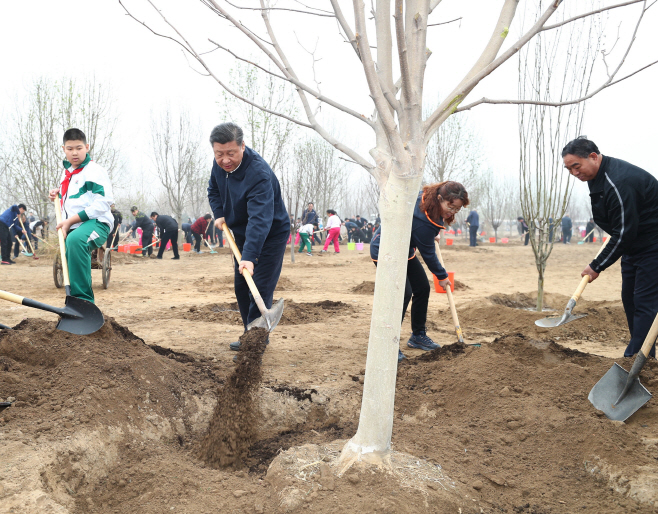 CHINA-BEIJING-LEADERS-TREE PLANTING (CN)