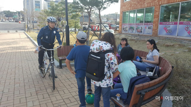 180404(수) 창녕서 읍내파출소, 봄철 자전거순찰에 나서 (1)