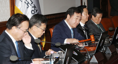 추경안 상정하는 이낙연 국무총리