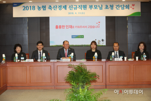 사진1. 신규직원간담회중인 김태환대표이사