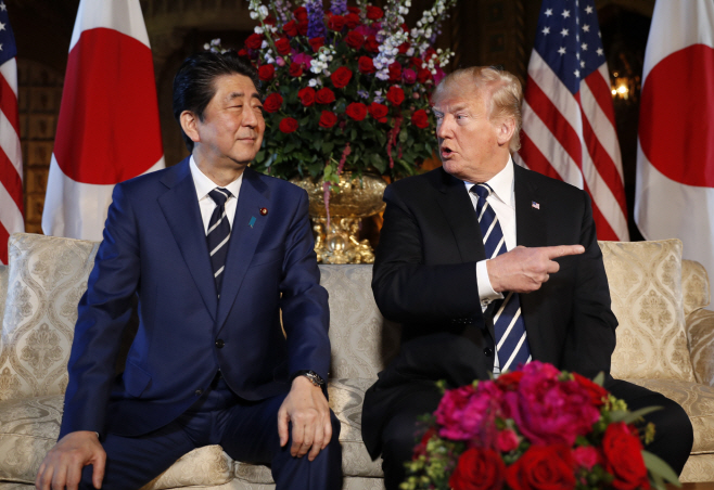 Trump US Japan <YONHAP NO-1206> (AP)