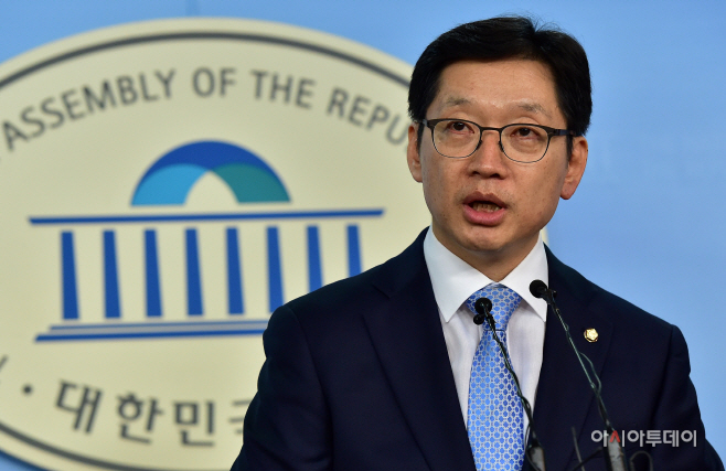 [포토] 김경수 의원 '민주당 당원 댓글조작' 연루 의혹 입장 표명