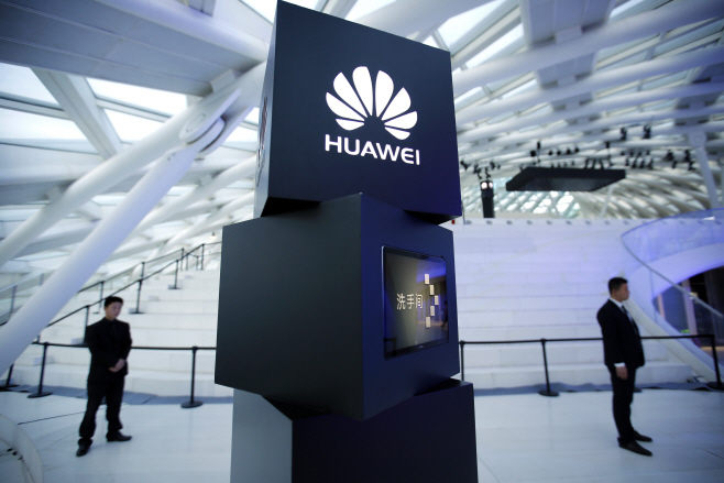 China Earns Huawei <YONHAP NO-4132> (AP)
