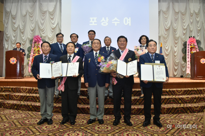 이석우 남양주시장, 향군대휘장 수상 사진2
