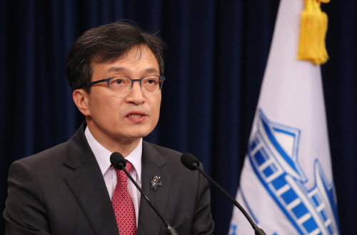 브리핑 하는 김의겸 대변인