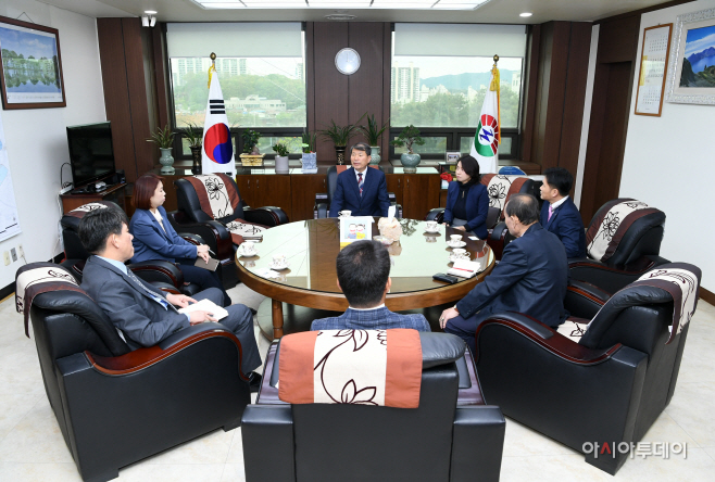 백경현 구리시장, 금융기관 입점 협조 구해