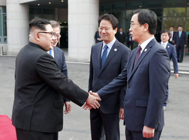 [남북정상회담] 김정은과 조명균 통일부 장관