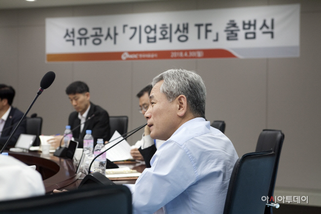 기업회생TF 위원장인 양수영 사장이 발언을 하고 있다