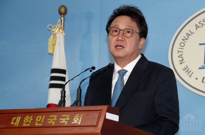 민병두, 미투 폭로에 의원직 사퇴키로