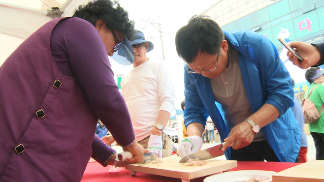 영덕축산항물가자미 축제, 물가자미 회썰기 체험