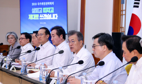 국가재정전략회의 주재하는 문 대통령