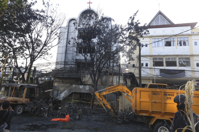Indonesia Church Attacks <YONHAP NO-3932> (AP)
