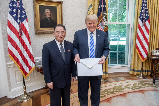 김정은 친서 받은 트럼프 미국 대통령