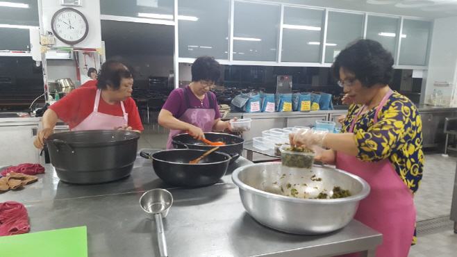 맞춤형 반찬 조리 장면