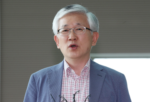 싱가포르로 떠나는 남관표 국가안보실 2차장