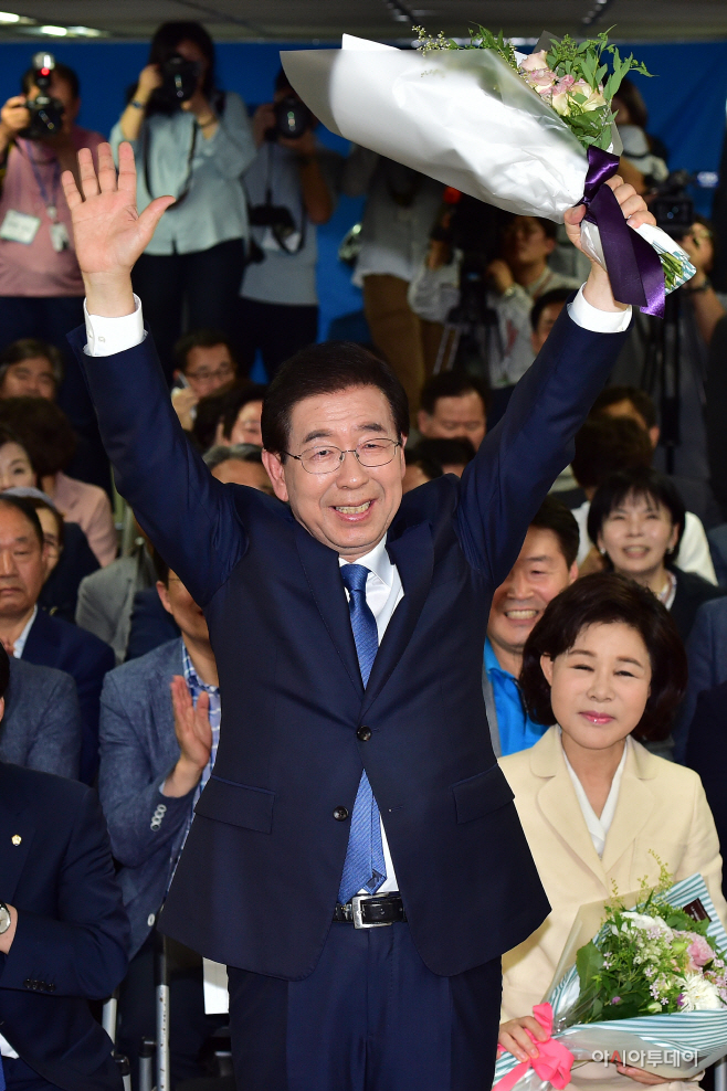 [포토] 기뻐하는 박원순 서울시장 당선인
