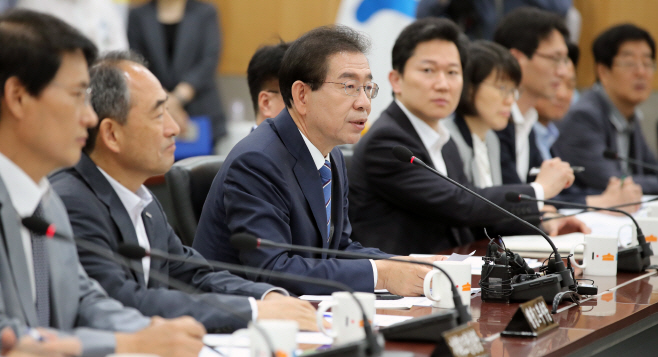 3선 서울시장 박원순, 정례간부 회의 주재