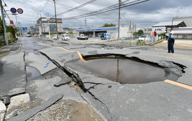 APTOPIX Japan Earthquake <YONHAP NO-8895> (AP)