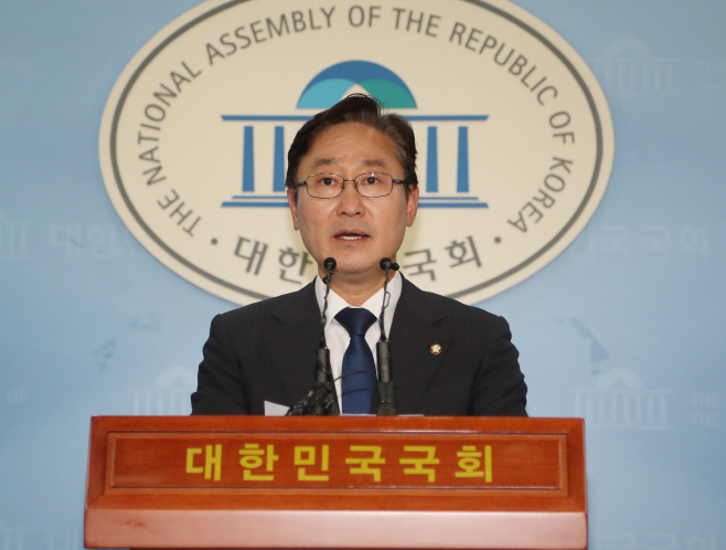 당 대표 출마 밝힌 박범계 수석대변인