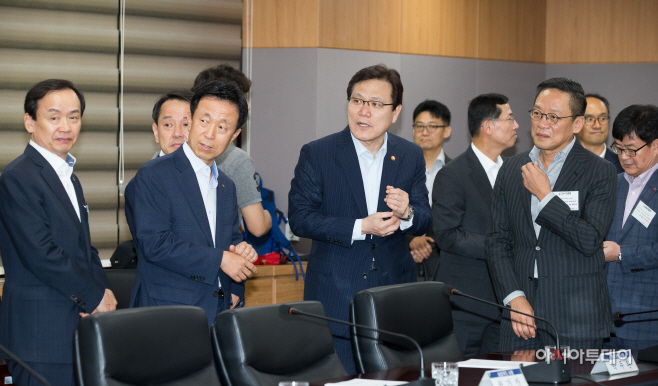 금융위원장, 카드사 CEO 간담회 개최