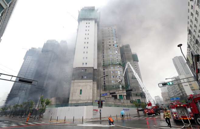 세종시 건설현장서 화재 발생<YONHAP NO-8369>