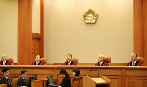 '양심적 병역거부' 판결 위해 모인 헌법재판관들