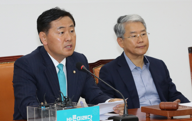발언하는 김관영 원내대표
